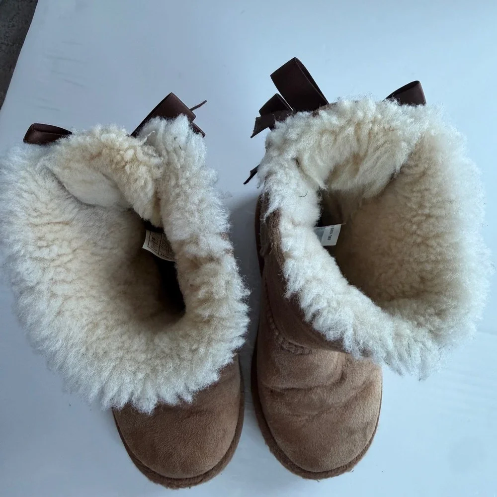 UGG® Bailey Bow II Boot‎ - Toddler / Little Kid - Chestnut Size 11